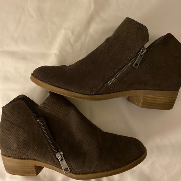Grey suede booties - Picture 3 of 3